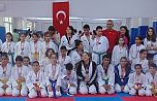 ALAÇAM’DA GELECEĞİN YILDIZ SPORCULARI YETİŞİYOR