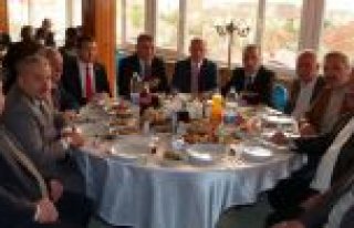 BAFRA MHP’DEN MUHTARLARA YEMEK