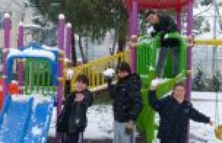 BAFRA’DA BEKLENEN KAR YAĞDI