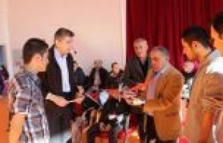 BAFRA'DA MODEL UÇAK YARIŞMASI DÜZENLENDİ