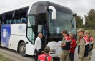 BAFRAYA GELEN OTOBUS KAZA YAPTİ 3YARALİ