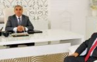 BAŞKAN ŞAHİN'DEN KAYMAKAM ARSLAN'A ‘HAYIRLI OLSUN’...