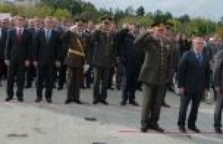 Cumhuriyet Bayramı Kutlamaları Çelenk Sunumuyla...