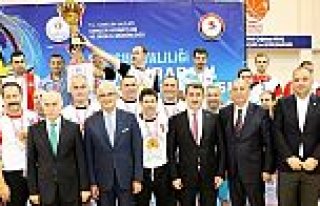 CUMHURİYET KUPASINI BÜYÜKŞEHİR BELEDİYESİ KAZANDI