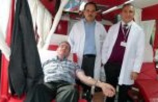 CUMHURİYET ORTAOKULUNDA 87 KİŞİ KAN VERDİ