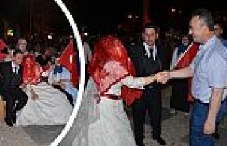 Demokrasi Nöbeti'ne Gelin Damat Desteği