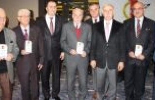 Emektar Gazetecilere Plaket