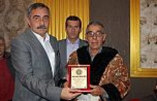 HİZMETLERİ PLAKETLE ÖDÜLLENDİRİLDİ