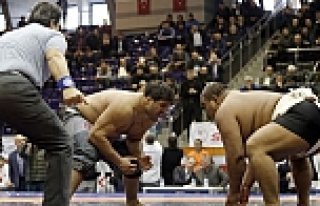 İki farklı kültürün güreşçileri karşılaştı