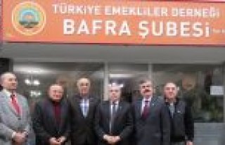 KAYMAKAM ARSLAN’DAN EMEKLİLER DERNEĞİNE VE BANKA...