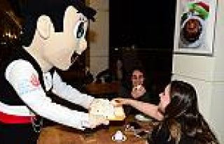 MASKOT ÇAKIR SAMSUNLULARA ATOM DAĞITTI