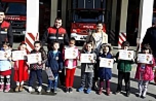 Minik öğrenciler İtfaiye Müdürlüğü'nü Gezdi