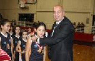 MÜDÜR ÖZYURT,'HEPSİ GÖNLÜMÜZÜN ŞAMPİYONU'