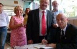 OKTAY ZERRİN, İMZA GÜNÜ DÜZENLEDİ