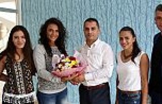 ŞAMPİYONLARDAN BAŞKAN YARDIMCISI USTA’YA ZİYARET