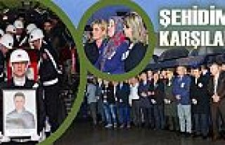 Samsun Şehidini Bağrına Bastı