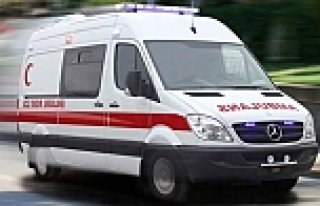 Samsun'da minibüs dereye yuvarlandı: 2 yaralı