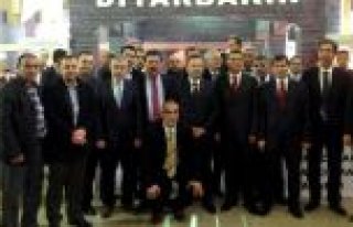 SAMSUNLULARDAN DİYARBAKIR VALİSİ AKSOY’A ÇİÇEKLİ...