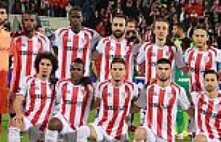 SAMSUNSPOR ZİRVEDEKİ YERİNİ KORUYAMADI