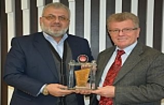 ŞENOCAK’A ANLAMLI PLAKET