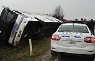 Sinop'ta Yolcu Otobüsü Devrildi
