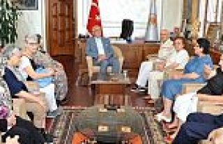 SOSYAL YAŞAMA DÖNDÜRÜLEN HASTALAR BAŞKAN YILMAZ'I...