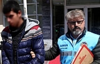 Tartıştığı Anne ve Babasını Bıçakladı