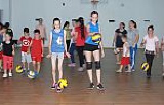 TEKKEKÖY’DE GELECEĞİN MİLLİ VOLEYBOLCULARI...