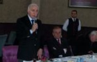 VALİ ŞAHİN GAZETECİLERLE BİR ARAYA GELDİ