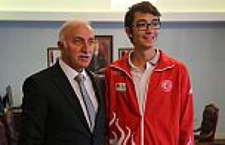 Vali Şahin, Milli Okçu Gazoz'u Makamında Kabul...