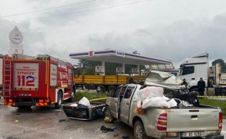 Samsun'da tırla çarpışan pikaptaki 1 kişi öldü, 1 kişi yaralandı