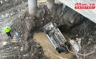 Kastamonu'da köprüden dereye devrilen hafif ticari araçtaki 3 kişi yaralandı