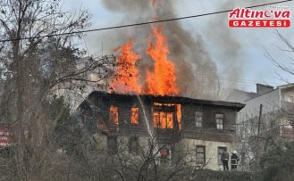 Sinop’ta iki katlı ahşap evde çıkan yangın söndürüldü