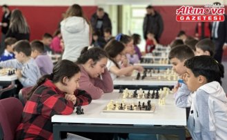 Ayancık'ta minikler satranç turnuvası düzenlendi