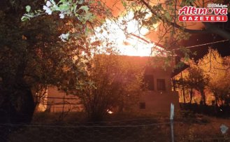 Bolu'da 2 katlı bir ev yandı