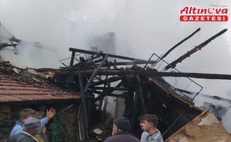 Tokat'ta çıkan yangında iki katlı ev kullanılamaz hale geldi