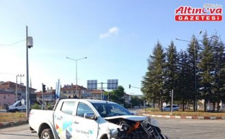 Samsun'da pikapla otomobilin çarpıştığı kazada 4 kişi yaralandı
