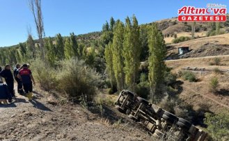 Çorum'da şarampole yuvarlanan taş yüklü kamyonun sürücüsü yaralandı