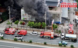 Trabzon'da alışveriş merkezinde çıkan yangına müdahale ediliyor