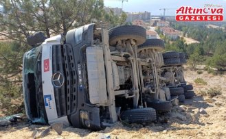 Karabük'te devrilen beton mikserinin sürücüsü yaralandı