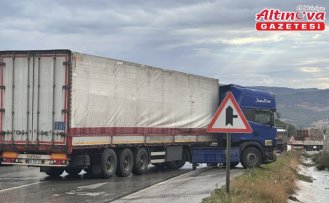 Samsun'da 3 ayrı trafik kazası ulaşımda aksamalara neden oldu