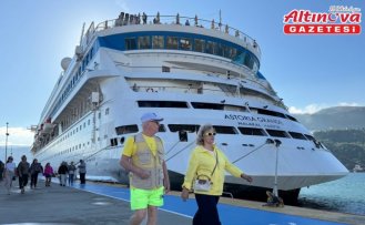 “Astoria Grande“ kruvaziyeri Rusya'dan 947 yolcusuyla Amasra'ya geldi