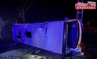 Kastamonu'da tur midibüsü devrildi, 25 kişi yaralandı