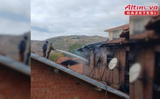 Oğuzlar'da yanan ev kullanılamaz hale geldi