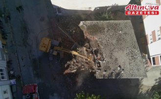 Türkeli'de metruk binaların yıkımı gerçekleştirildi