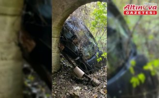 Bafra'da menfeze düşen otomobilin sürücüsü yaralandı