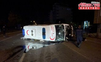 Samsun’da otomobil ile çarpışan ambulanstaki 5 kişi yaralandı
