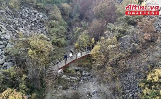 Sinop'ta milyon yıllık bazalt kayalıkları sonbahar renklerine büründü