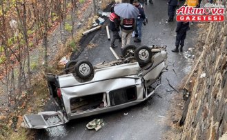 Artvin'de kamyonetin alt yola devrildiği kazada 3 kişi öldü