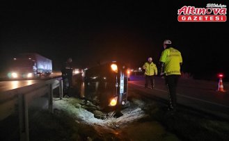 Çorum'da devrilen otomobildeki 1'i bebek 3 kişi yaralandı